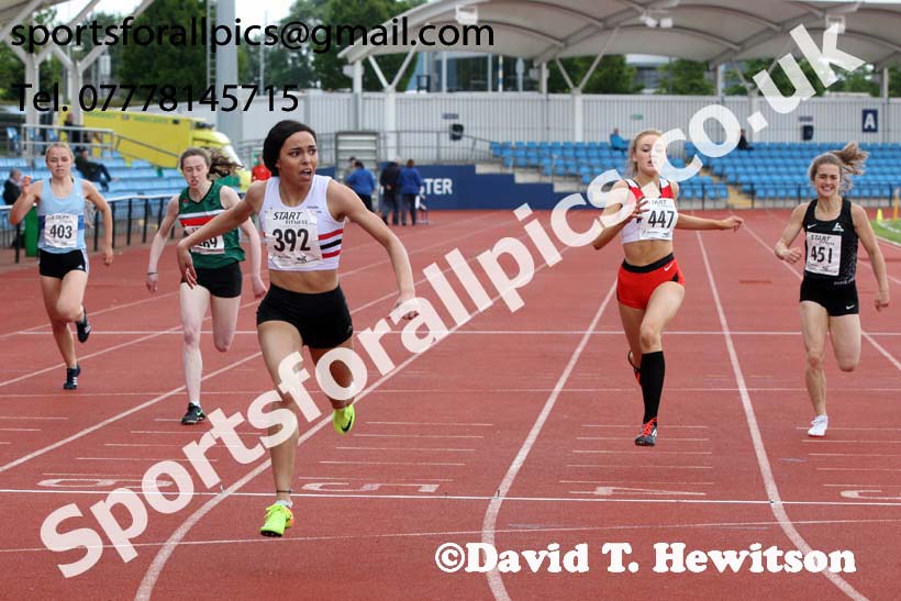 Womens under-20s 200 metres hurdles, Northern Senior and Under-20s Champs., SportsCity, Manchester. Photo: David T. Hewitson/Sports for All Pics